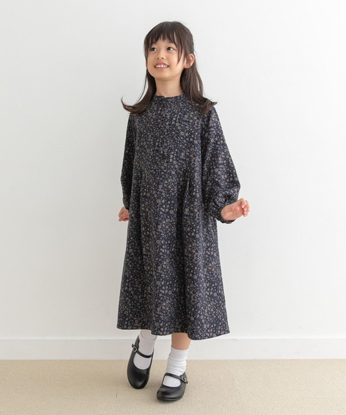 URBAN RESEARCH DOORS（アーバンリサーチドアーズ）の「『親子リンク』フラワープリントワンピース(KIDS)（ワンピース・キッズ・ネイビー/ブラック・105/120/135）」の11枚目の写真