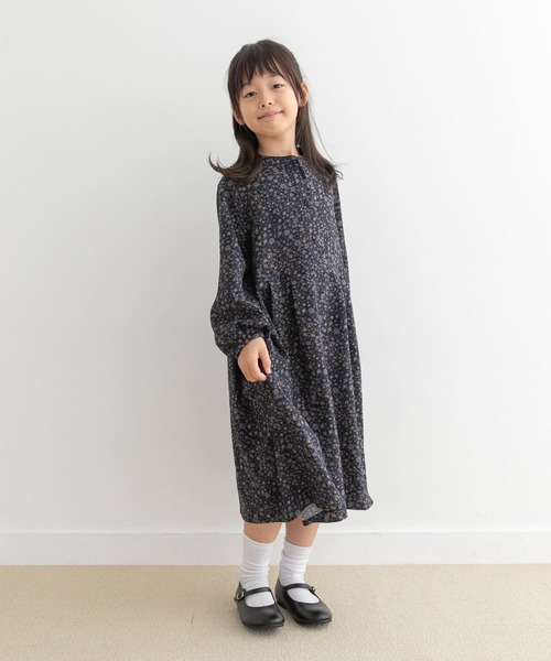 URBAN RESEARCH DOORS（アーバンリサーチドアーズ）の「『親子リンク』フラワープリントワンピース(KIDS)（ワンピース・キッズ・ネイビー/ブラック・105/120/135）」の13枚目の写真
