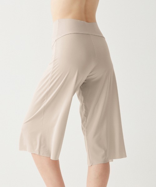 GUNZE(グンゼ)の「ADVANCE LABEL/アドバンスレーベル ロング フレアパンツ(透け防止・キュロットペチコート)(その他アンダーウェア/インナー・レディース・グレー系その他/ベージュ/スミクロ・MEDIUM/LARGE/X-LARGE)」の6枚目の写真