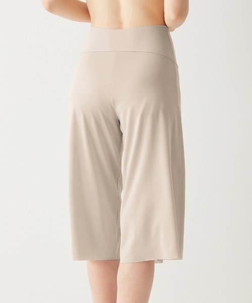 GUNZE(グンゼ)の「ADVANCE LABEL/アドバンスレーベル ロング フレアパンツ(透け防止・キュロットペチコート)(その他アンダーウェア/インナー・レディース・グレー系その他/ベージュ/スミクロ・MEDIUM/LARGE/X-LARGE)」の12枚目の写真