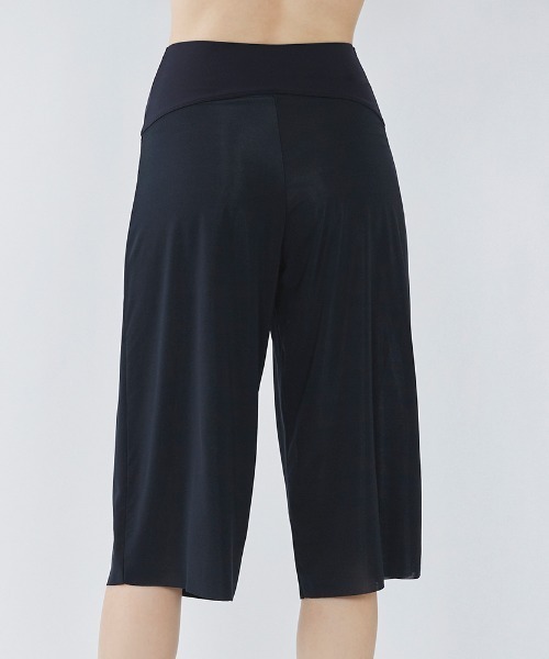 GUNZE(グンゼ)の「ADVANCE LABEL/アドバンスレーベル ロング フレアパンツ(透け防止・キュロットペチコート)(その他アンダーウェア/インナー・レディース・グレー系その他/ベージュ/スミクロ・MEDIUM/LARGE/X-LARGE)」の10枚目の写真