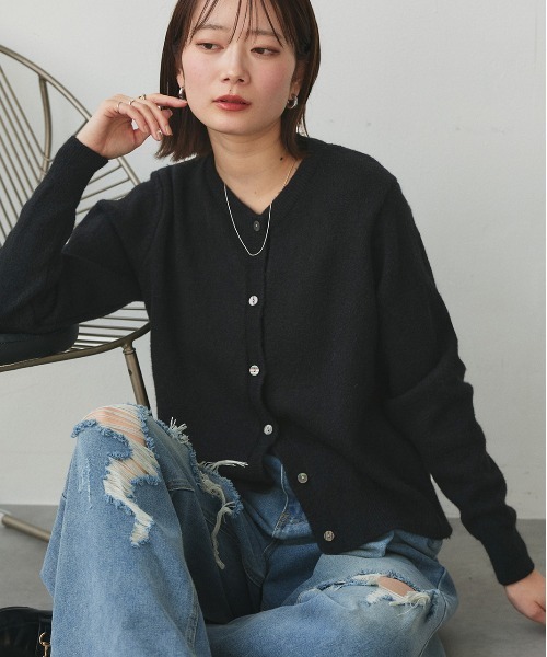 ad thie(アドティエ)の「クルーネック ベーシック ニットカーディガン(カーディガン/ボレロ・レディース・ベージュ/ブラウン/ブラック/アイボリー/グレー・FREE)」の1枚目の写真