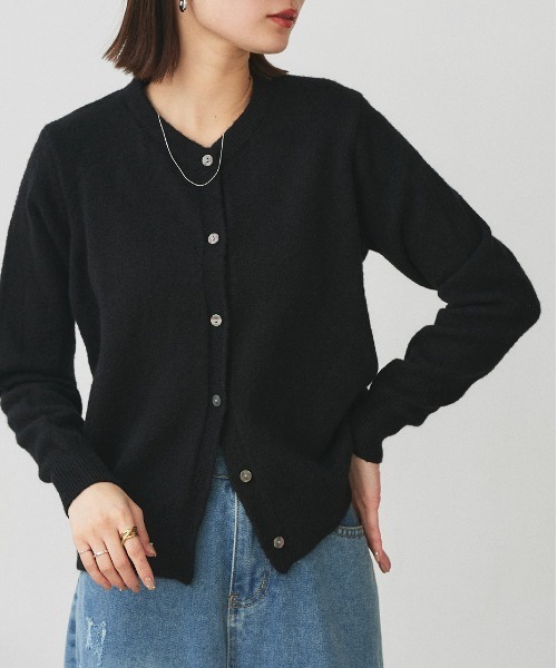 ad thie(アドティエ)の「クルーネック ベーシック ニットカーディガン(カーディガン/ボレロ・レディース・ベージュ/ブラウン/ブラック/アイボリー/グレー・FREE)」の12枚目の写真
