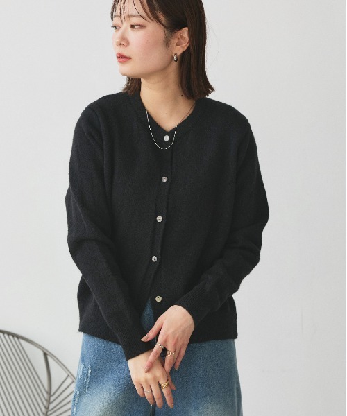 ad thie(アドティエ)の「クルーネック ベーシック ニットカーディガン(カーディガン/ボレロ・レディース・ベージュ/ブラウン/ブラック/アイボリー/グレー・FREE)」の13枚目の写真