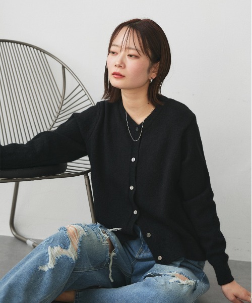 ad thie(アドティエ)の「クルーネック ベーシック ニットカーディガン(カーディガン/ボレロ・レディース・ベージュ/ブラウン/ブラック/アイボリー/グレー・FREE)」の14枚目の写真