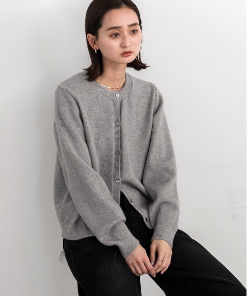 ad thie(アドティエ)の「クルーネック ベーシック ニットカーディガン(カーディガン/ボレロ・レディース・ベージュ/ブラウン/ブラック/アイボリー/グレー・FREE)」の20枚目の写真