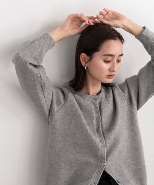 ad thie(アドティエ)の「クルーネック ベーシック ニットカーディガン(カーディガン/ボレロ・レディース・ベージュ/ブラウン/ブラック/アイボリー/グレー・FREE)」の21枚目の写真