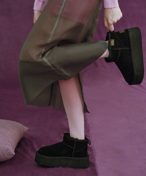 ROCKFISH WEATHERWEAR（ロックフィッシュウェザーウェア）の「ORIGINAL MAXI FLATFORM WINTER BOOTS_MINI 3.5"（ブーツ・レディース・モカ/ベージュ/ブラック・24.0cm/25.0cm/23.0cm）」の4枚目の写真