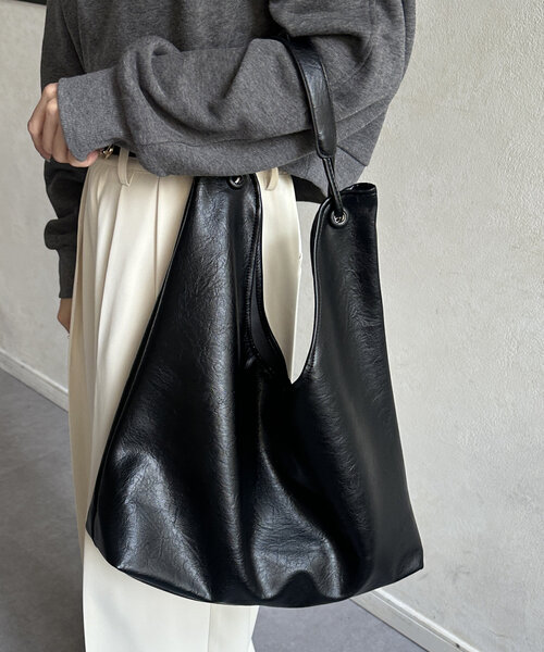 Thevon(ゼボン)の「2ポーチ付きワンハンドルバッグ(トートバッグ・レディース・ブラック/シルバー・FREE)」の2枚目の写真