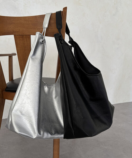 Thevon(ゼボン)の「2ポーチ付きワンハンドルバッグ(トートバッグ・レディース・ブラック/シルバー・FREE)」の12枚目の写真
