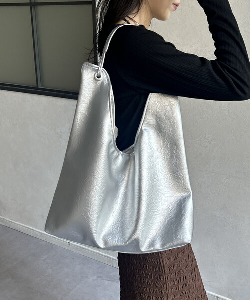 Thevon(ゼボン)の「2ポーチ付きワンハンドルバッグ(トートバッグ・レディース・ブラック/シルバー・FREE)」の13枚目の写真