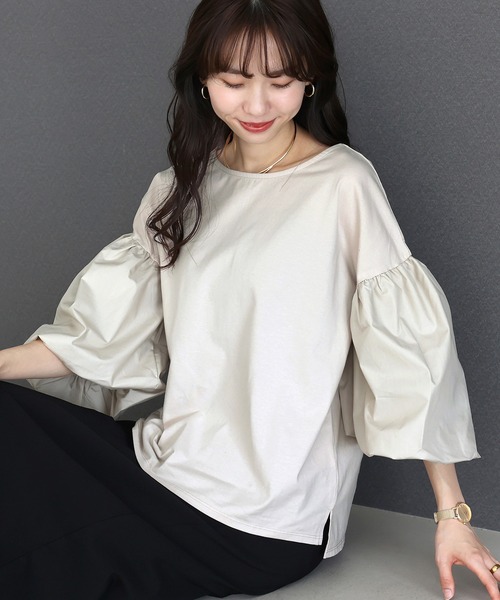 Aletta vita(アレッタビータ)の「布帛切替バルーンスリーブブラウスカットソー(Tシャツ/カットソー・レディース・ブラック/グレイッシュベージュ/オフホワイト・FREE)」の3枚目の写真