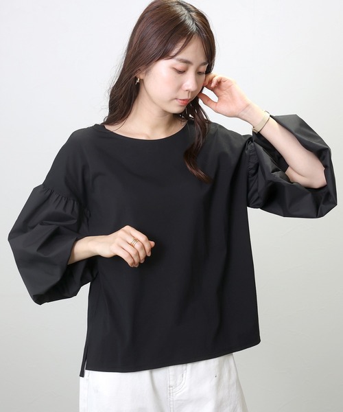 Aletta vita(アレッタビータ)の「布帛切替バルーンスリーブブラウスカットソー(Tシャツ/カットソー・レディース・ブラック/グレイッシュベージュ/オフホワイト・FREE)」の22枚目の写真