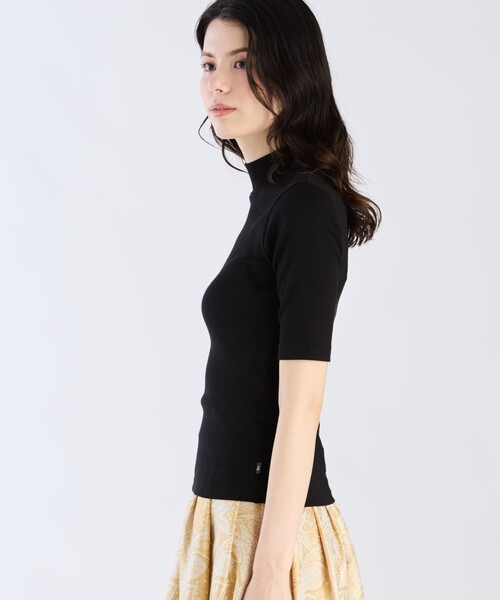 agnes b.(アニエスベー)の「オーガニックコットン 半袖 ハイネックTシャツ "Vian"(Tシャツ/カットソー・レディース・ブラック・1/3/2)」の5枚目の写真