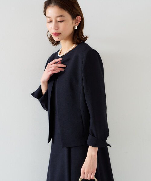 UNTITLED（アンタイトル）の「【セットアップ可/短丈】ドライタッチジャケット（ノーカラージャケット・レディース・オフホワイト/ナチュラル/ネイビー・00/01/02/03/04/42/44/46/48/50）」の3枚目の写真