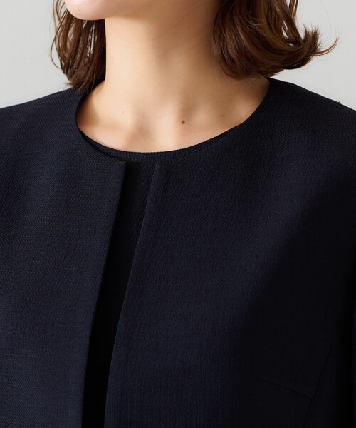 UNTITLED（アンタイトル）の「【セットアップ可/短丈】ドライタッチジャケット（ノーカラージャケット・レディース・オフホワイト/ナチュラル/ネイビー・00/01/02/03/04/42/44/46/48/50）」の19枚目の写真