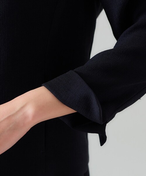 UNTITLED（アンタイトル）の「【セットアップ可/短丈】ドライタッチジャケット（ノーカラージャケット・レディース・オフホワイト/ナチュラル/ネイビー・00/01/02/03/04/42/44/46/48/50）」の21枚目の写真