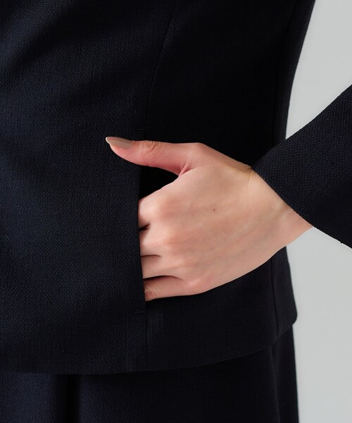 UNTITLED（アンタイトル）の「【セットアップ可/短丈】ドライタッチジャケット（ノーカラージャケット・レディース・オフホワイト/ナチュラル/ネイビー・00/01/02/03/04/42/44/46/48/50）」の22枚目の写真