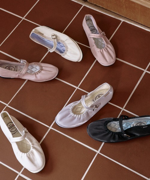 ROCKFISH WEATHERWEAR(ロックフィッシュウェザーウェア)の「WISLEY SCRUNCH MARYJANES(バレエシューズ・レディース・ホワイト/ピンク/ブルー/イエロー系/ブラック・23.0cm/23.5cm/24.0cm/24.5cm/25.0cm)」の10枚目の写真