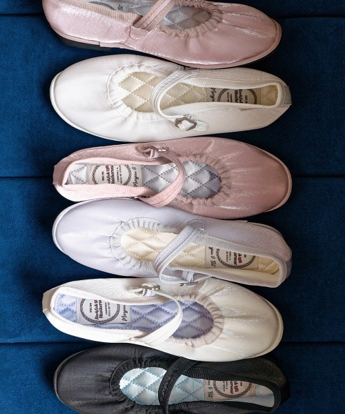 ROCKFISH WEATHERWEAR(ロックフィッシュウェザーウェア)の「WISLEY SCRUNCH MARYJANES(バレエシューズ・レディース・ホワイト/ピンク/ブルー/イエロー系/ブラック・23.0cm/23.5cm/24.0cm/24.5cm/25.0cm)」の11枚目の写真