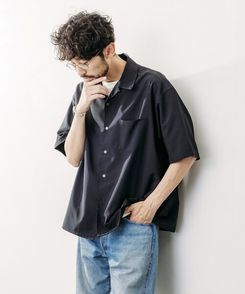 FREAK'S STORE（フリークスストア）の「FREAK’S STORE/フリークスストア Reflax 機能性素材 リラックスフィット オープンカラーシャツ ショートスリーブ/吸水速乾/イージーケア/UVカット/接触冷感/エコ素材/ストレッチ（シャツ/ブラウス・メンズ・チャコールグレー/ブラック/オフホワイト/ブラウン・SMALL/MEDIUM/LARGE）」の3枚目の写真