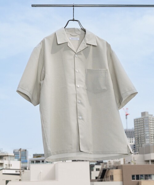 FREAK'S STORE（フリークスストア）の「FREAK’S STORE/フリークスストア Reflax 機能性素材 リラックスフィット オープンカラーシャツ ショートスリーブ/吸水速乾/イージーケア/UVカット/接触冷感/エコ素材/ストレッチ（シャツ/ブラウス・メンズ・チャコールグレー/ブラック/オフホワイト/ブラウン・SMALL/MEDIUM/LARGE）」の2枚目の写真