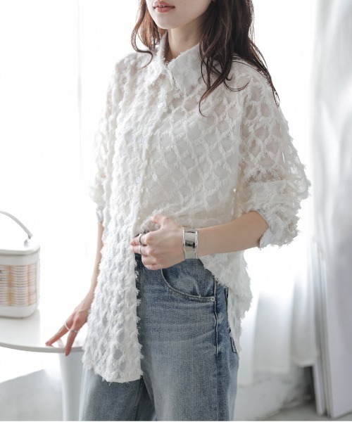 AMELY(エミリー)の「ダイヤフリンジシアーシャツ(シャツ/ブラウス・レディース・ホワイト/ブラック/ブルー・フリー)」の22枚目の写真