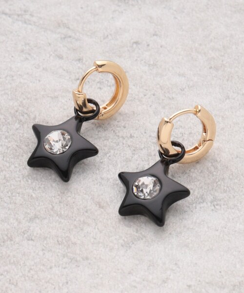 OPAQUE.CLIP（オペークドットクリップ）の「ブラック×ビジュー モチーフピアス（ピアス（両耳用）・レディース・ゴールド/シルバー・00）」の7枚目の写真