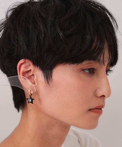 OPAQUE.CLIP（オペークドットクリップ）の「ブラック×ビジュー モチーフピアス（ピアス（両耳用）・レディース・ゴールド/シルバー・00）」の3枚目の写真