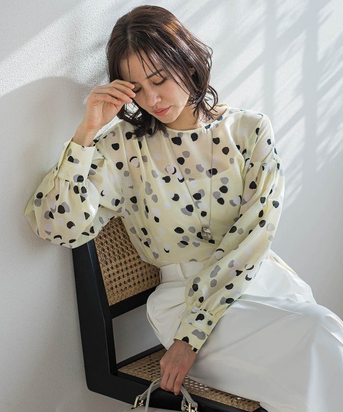 LAUTREAMONT(ロートレアモン)の「ランダムドットプリントブラウス≪洗濯機で洗える≫(シャツ/ブラウス・レディース・ホワイト系その他/イエロー系その他・9号)」の2枚目の写真