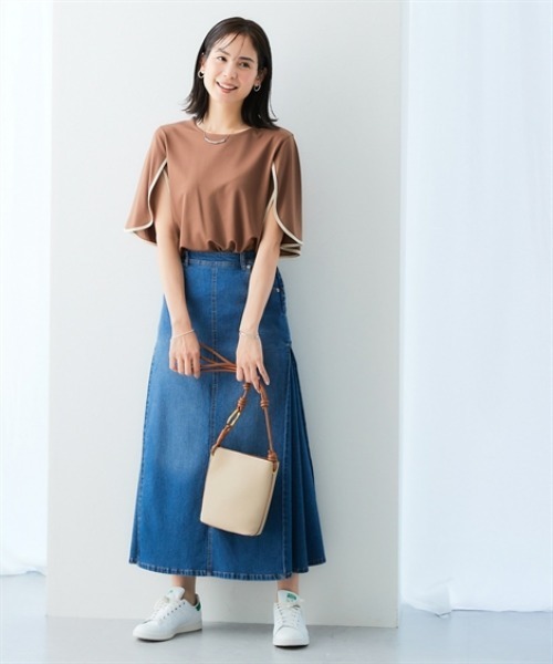 7days Life Styling(セブンデイズライフスタイリング)の「【接触冷感】シルケット加工配色フラワースリーブトップス(Tシャツ/カットソー・レディース・オフホワイト/ライトベージュ/サックスブルー/ブラウン/ネイビー・M/L/LL/3L/S)」の6枚目の写真