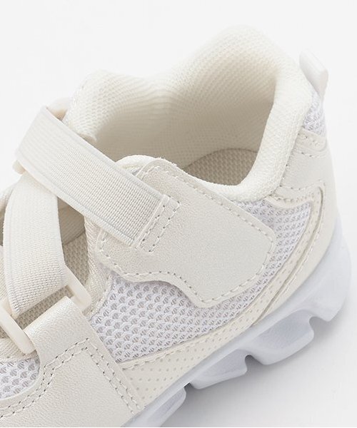 petit main(プティマイン)の「ぴかぴかフラッシュシューズ(スニーカー・キッズ・オフホワイト/ブラック/ライトピンク・16cm/18cm/17cm/15cm)」の5枚目の写真