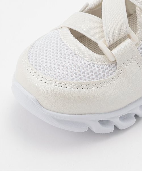 petit main(プティマイン)の「ぴかぴかフラッシュシューズ(スニーカー・キッズ・オフホワイト/ブラック/ライトピンク・16cm/18cm/17cm/15cm)」の6枚目の写真