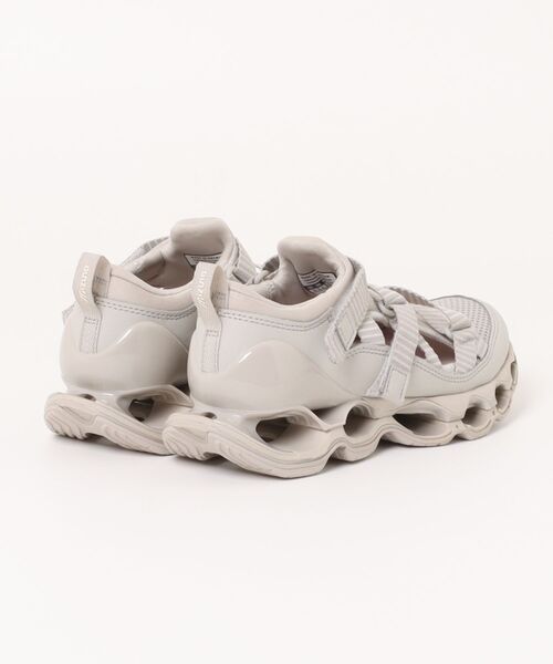 MIZUNO(ミズノ )の「【MIZUNO】Wave Prophecy Strap(スニーカー・レディース・ライトグレー・23cm/23.5cm/24cm/24.5cm/25cm)」の2枚目の写真