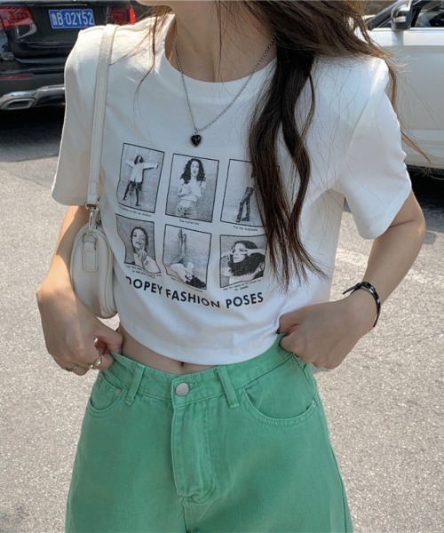 LETee(レティー)の「フォトフレーム風プリントが目を惹く♪コンパクトシルエットでスタイルアップも叶う旬顔Tシャツ(Tシャツ/カットソー・レディース・ホワイト/グレー/チャコールグレー/ブラック・FREE)」の1枚目の写真