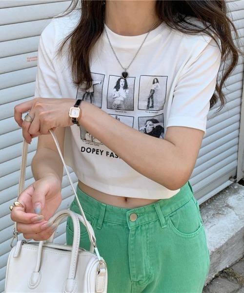 LETee(レティー)の「フォトフレーム風プリントが目を惹く♪コンパクトシルエットでスタイルアップも叶う旬顔Tシャツ(Tシャツ/カットソー・レディース・ホワイト/グレー/チャコールグレー/ブラック・FREE)」の16枚目の写真