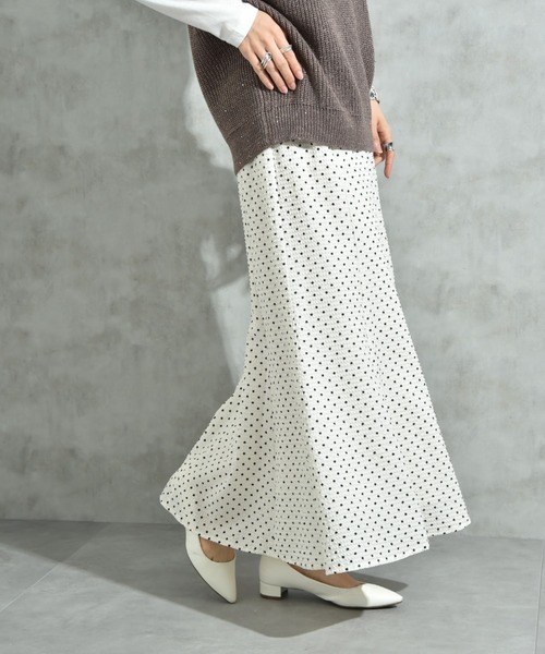 INTERPLANET（インタープラネット）の「サッカードットプリントスカート（スカート・レディース・アイボリー/ブラック・FREE）」の11枚目の写真