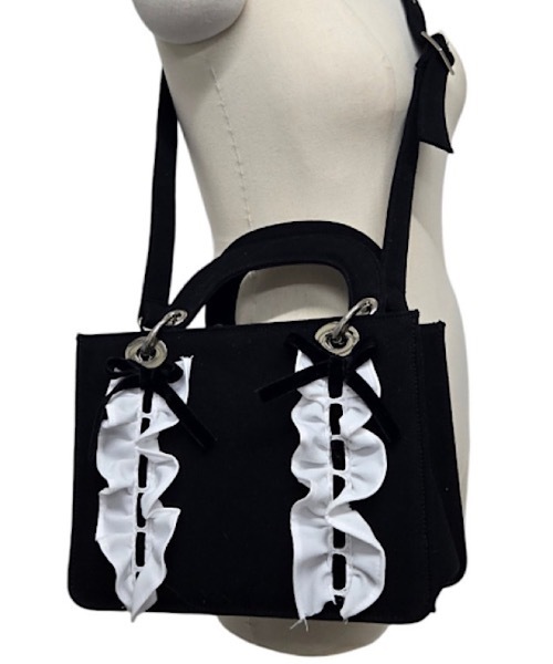 lilLilly（リルリリー）の「フリルキャンバスリボンブックミニトートバッグ(ショルダーストラップ付き)（ショルダーバッグ・メンズ・ブラック/ホワイト/ピンク・FREE）」の12枚目の写真