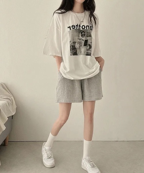 LETee(レティー)の「存在感抜群のフォトプリントが目を惹く!ゆるっと着こなせるビッグシルエットTシャツ(Tシャツ/カットソー・レディース・ブラック/ホワイト/グレー・FREE)」の13枚目の写真