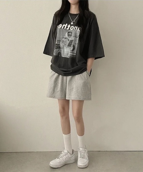 LETee(レティー)の「存在感抜群のフォトプリントが目を惹く!ゆるっと着こなせるビッグシルエットTシャツ(Tシャツ/カットソー・レディース・ブラック/ホワイト/グレー・FREE)」の8枚目の写真