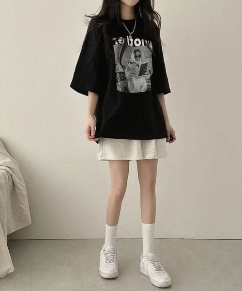 LETee(レティー)の「存在感抜群のフォトプリントが目を惹く!ゆるっと着こなせるビッグシルエットTシャツ(Tシャツ/カットソー・レディース・ブラック/ホワイト/グレー・FREE)」の6枚目の写真