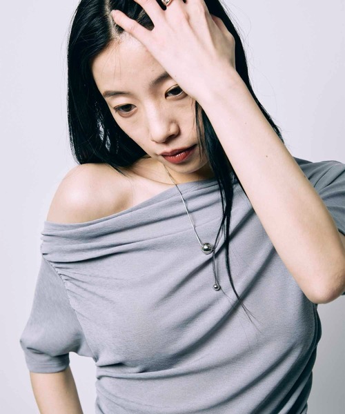 led.tokyo（レッドトウキョウ）の「【led.tokyo】ONE SHOULDER TOPS/ワンショルダートップス（Tシャツ/カットソー・レディース・グレー/ブラック/レッド・FREE）」の20枚目の写真