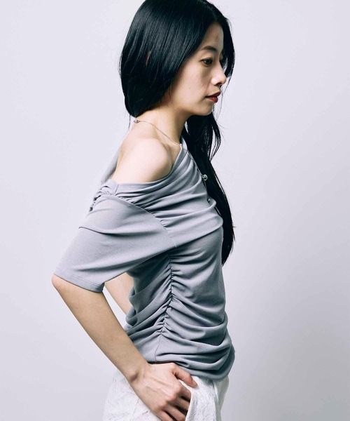 led.tokyo（レッドトウキョウ）の「【led.tokyo】ONE SHOULDER TOPS/ワンショルダートップス（Tシャツ/カットソー・レディース・グレー/ブラック/レッド・FREE）」の19枚目の写真