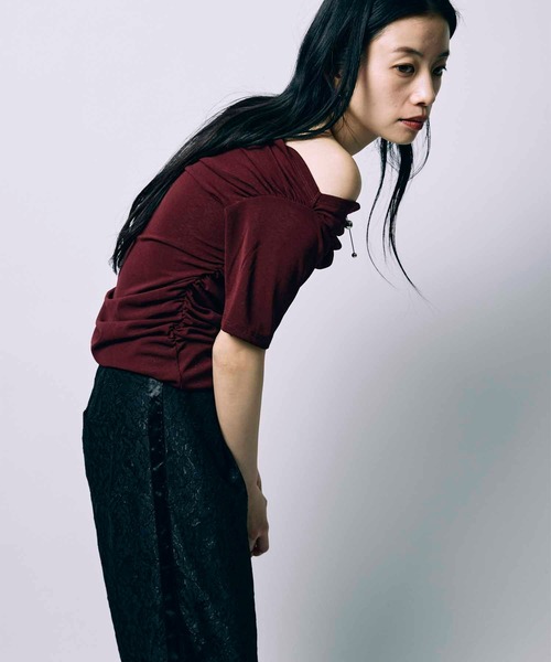 led.tokyo（レッドトウキョウ）の「【led.tokyo】ONE SHOULDER TOPS/ワンショルダートップス（Tシャツ/カットソー・レディース・グレー/ブラック/レッド・FREE）」の11枚目の写真