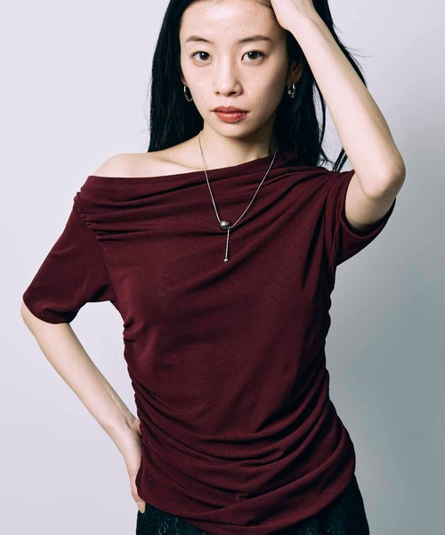 led.tokyo（レッドトウキョウ）の「【led.tokyo】ONE SHOULDER TOPS/ワンショルダートップス（Tシャツ/カットソー・レディース・グレー/ブラック/レッド・FREE）」の13枚目の写真