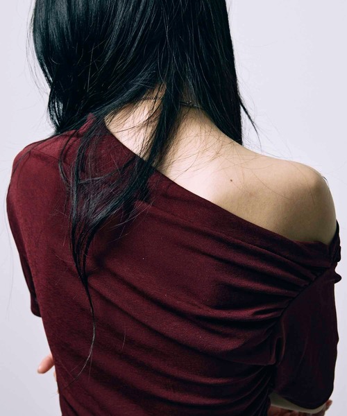 led.tokyo（レッドトウキョウ）の「【led.tokyo】ONE SHOULDER TOPS/ワンショルダートップス（Tシャツ/カットソー・レディース・グレー/ブラック/レッド・FREE）」の9枚目の写真