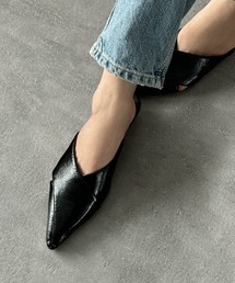 未使用♡MOHI Vカットミュール　フラットミュール　ポインテッドトゥ レザー赤 未使用♡MOHI Vカットミュール フラットミュール ポインテッド