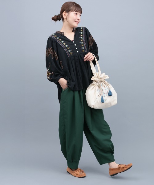 チチカカ（チチカカ）の「ピーチスキンエッグタックパンツ（その他パンツ・レディース・ベージュ/グリーン/ブラック・MEDIUM/LARGE）」の5枚目の写真