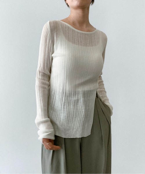 on:nue（オンニュ）の「【on:nue】[着用動画あり！/選べる6色展開] サイドボタンスリットシアーリブニット（ニット/セーター・レディース・ベージュ/グリーン/ホワイト/ブラック/アイボリー/グレー・FREE）」の2枚目の写真
