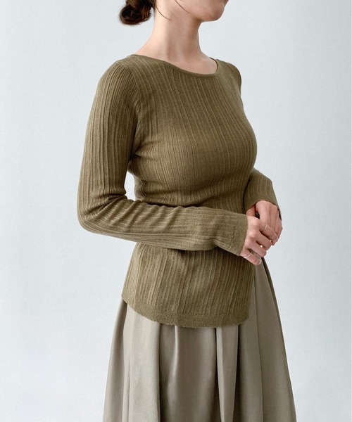 on:nue（オンニュ）の「【on:nue】[着用動画あり！/選べる6色展開] サイドボタンスリットシアーリブニット（ニット/セーター・レディース・ベージュ/グリーン/ホワイト/ブラック/アイボリー/グレー・FREE）」の6枚目の写真